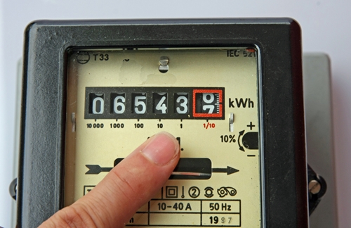 A device showing a way to read power in kilowatts.