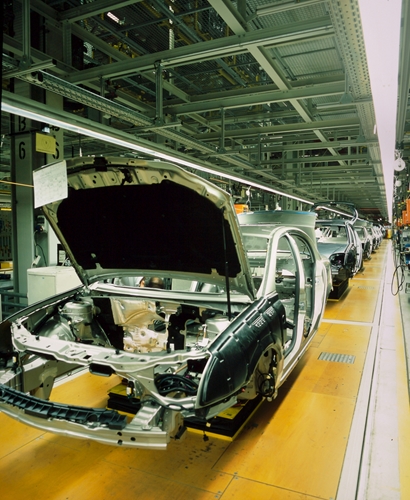 A Mexican automobile manufacturing factory is building the hood of an automobile.
